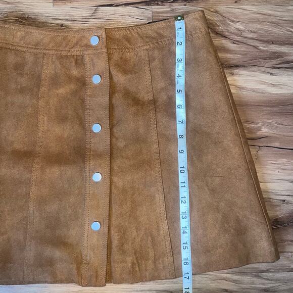 H&M Divided Brown Suede Snap Up High Waist Mini Skirt Size 6 Perfect for Fall! - Picture 8 of 8